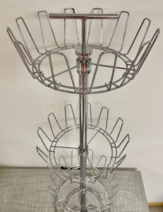 lot 110 image: Fantastic Shoe Tree