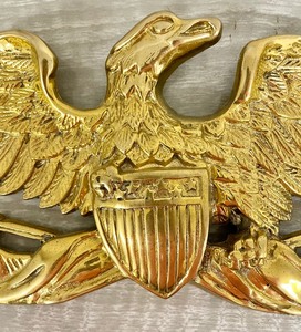 lot 113 image: Brass Eagle Wall Decor