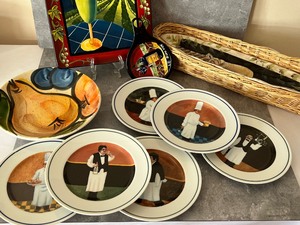 lot 126 image: Fun Entertaining Colorful Dishes