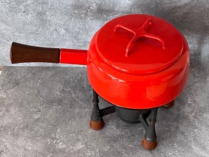 lot 121 image: Vintage Delightful Dansk Fondue Pot and Covered Corning Ware Dish