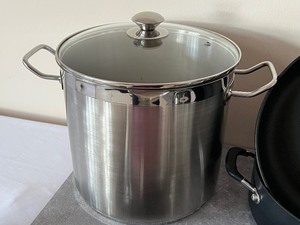 lot 120 image: Variety of Quality of Cookware