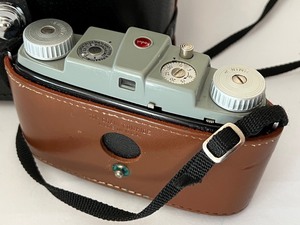 lot 262 image: Vintage AMC Binoculars & Kodak Pony 135 Camera