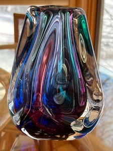 lot 257 image: Signed Harrie Art Glass Vase
