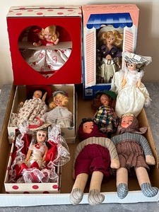 lot 251 image: Variety of Vintage Dolls