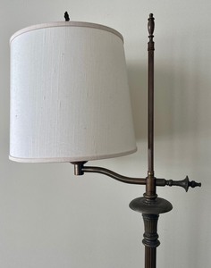 lot 171 image: Lovely Vintage Floor Lamp