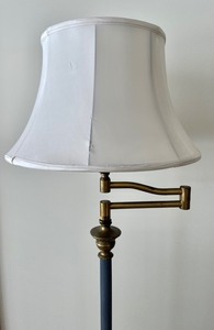 lot 174 image: Fine Vintage Floor Lamp