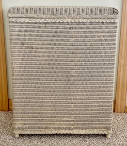 lot 179 image: Vintage Wicker Hamper