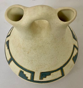 lot 194 image: Southwestern Pottery by Patricia Mogollon