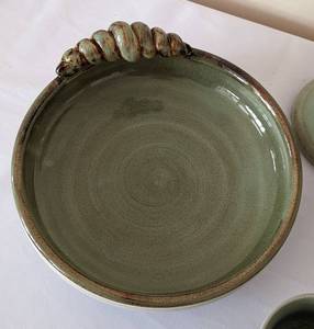 lot 238 image: Variety of Pretty Pottery Pieces