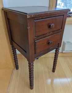 lot 239 image: Vintage Side Table