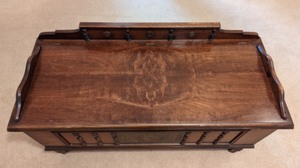 lot 246 image: Vintage Roos Cedar Chest