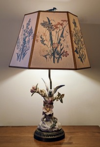 lot 313 image: Vintage Porcelain Bird Table Lamp