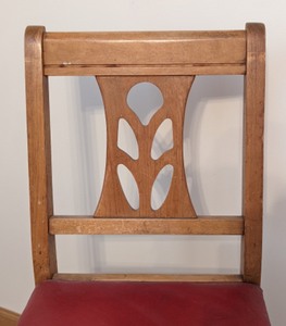 lot 324 image: Vintage Childrens Chair