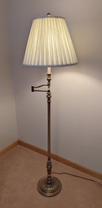 lot 323 image: Vintage Brass Floor Lamp