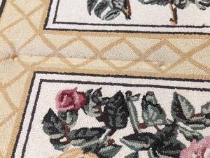 lot 337 image: Waverly Wool Floral Design Area Rug