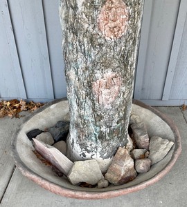 lot 13 image: Large Yard Fountain