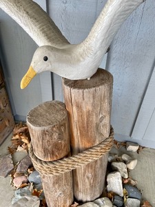 lot 394 image: Seagull Yard Art
