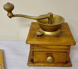 lot 451 image: Fun Variety of Vintage Wares including Pair of Vintage Globe Figurine Bookends