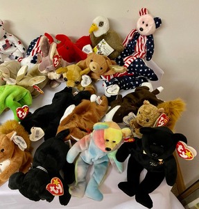 lot 458 image: Beautiful Beanie Babies