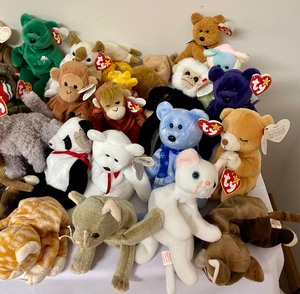 lot 462 image: Beanie Babies Galore