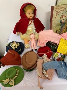 lot 469 image: Vintage Dolls and Accessories