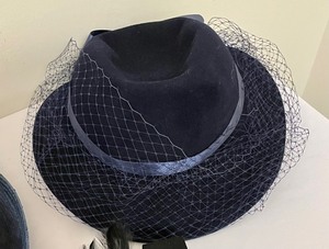 lot 461 image: 7 Vintage Hats