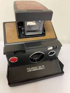 lot 410 image: Vintage Polaroid SX-70 Camera