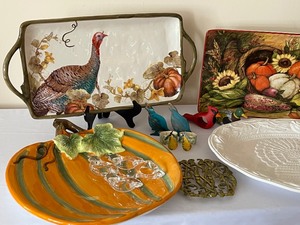lot 273 image: Fall Festive Dish Ware Decorative Items