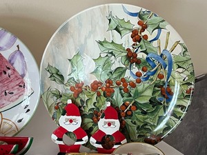 lot 274 image: Holiday Themed Dish Items