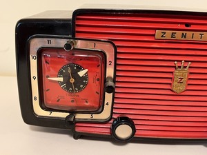 lot 388 image: Vintage Zenith Radio in Vibrant Red