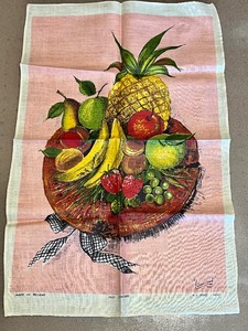 lot 387 image: Variety of Vintage Linen Towels