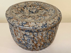 lot 386 image: Vintage Spongeware Bowl w Lid