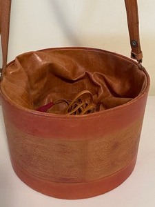 lot 362A image: Super Cool Vintage Expanding Leather Bag