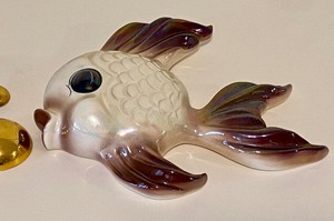 lot 369 image: Vintage Ceramic Wall Fish and Three Bubbles