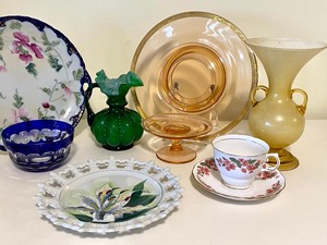 lot 368 image: An Array of Vintage Glassware