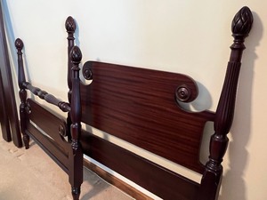 lot 382 image: Lovely Vintage Twin Bed Frame
