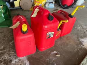 lot 522 image: Gas Can Lot