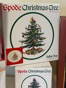 lot 509 image: Holiday Delights including Spode and Block Items