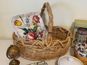 lot 511 image: Lovely Variety of Home Decor Items