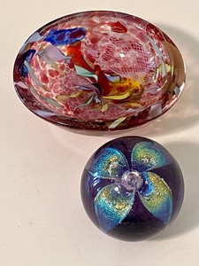 lot 518 image: Gorgeous Art Glass Paperweight and Italian Mosaic Bowl