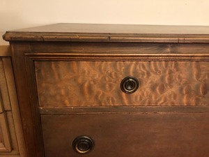lot 513 image: Beautiful Vintage Chest of Drawers