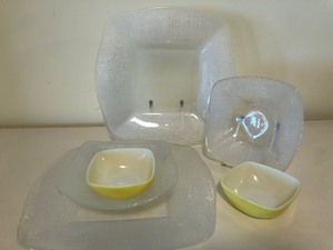 lot 538 image: Fun Vintage Dishes