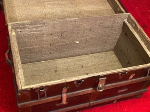 lot 548 image: Vintage Steamer Trunk