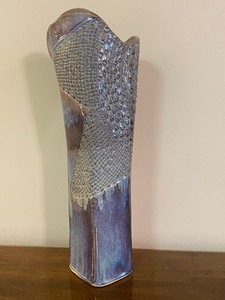 lot 540 image: Stunning Large Handcrafted Pottery Vase