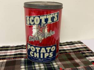 lot 532 image: Scotts Potato Chip Vintage Tin With Small Quilt Piece