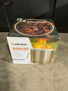 Solo Stove Bonfire 19.5 in. x 14 in. Round Stainless Steel Bundle Wood Burning Backyard Fire Pit with Stand Included. See Pictures