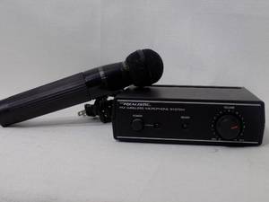 lot 19 image: Realistic Wireless Microphone System