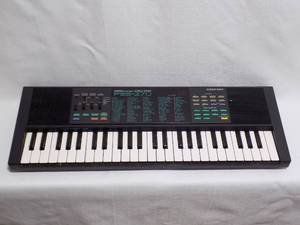 lot 64 image: Yamaha PSS-270 Synthesizer