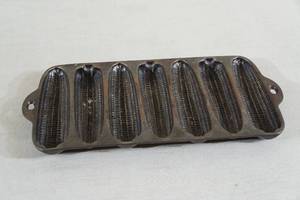 Antique Wagner Ware Junior Cast Iron Corn Pan