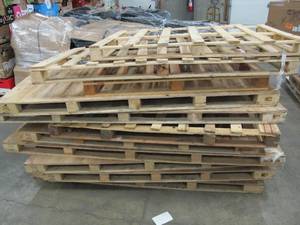 lot 610 image: 11 Oversized Pallets